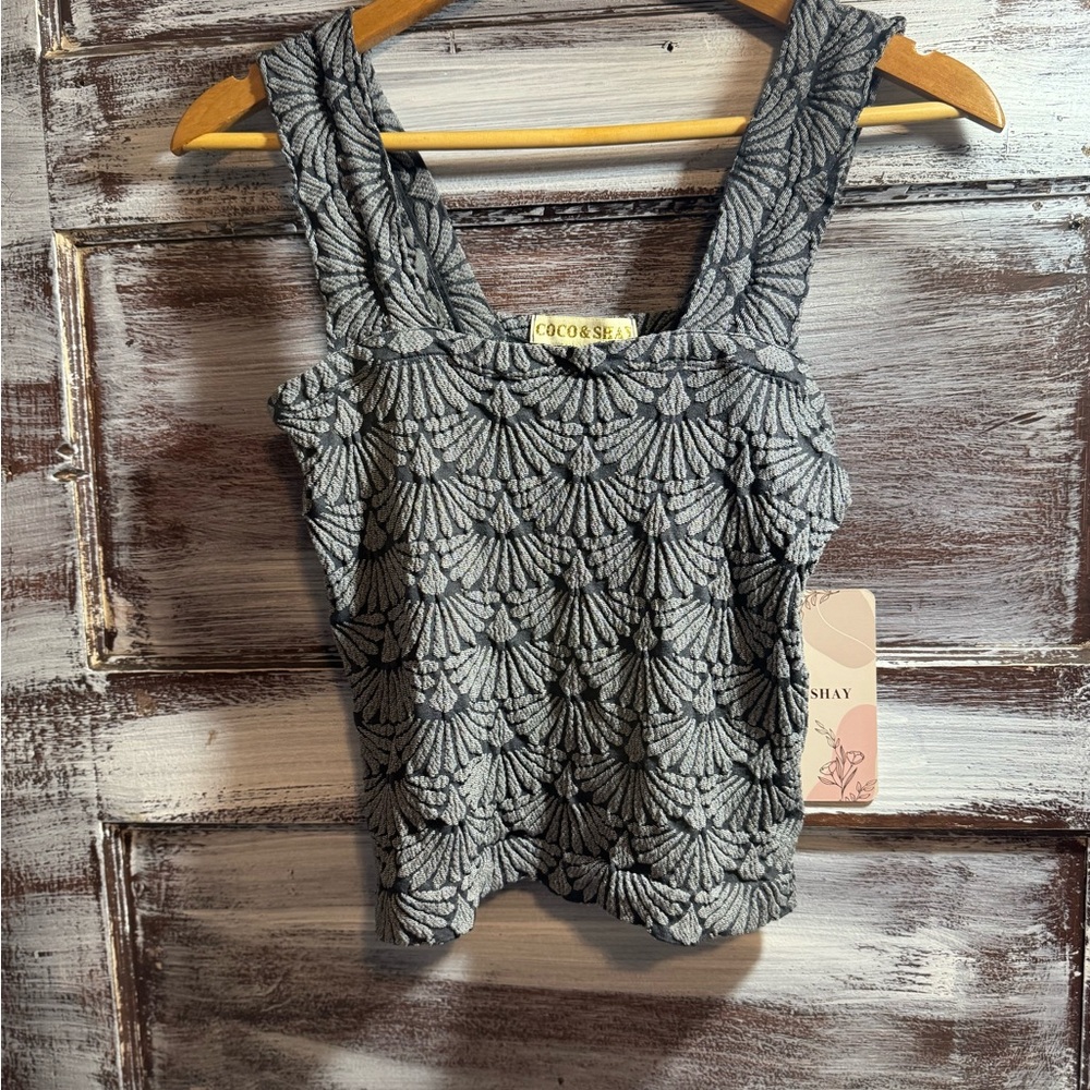 🆕 Coco & Shay Elegant Black and Gray Crop Top
